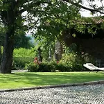 Castello Di Bed & Breakfast Cernusco Lombardone