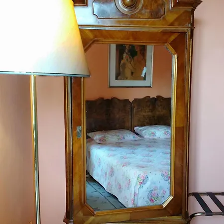 לינה וארוחת בוקר Castello Di Cernusco Lombardone