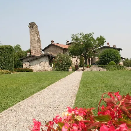 Castello Di לינה וארוחת בוקר Cernusco Lombardone