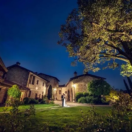 ベッド・アンド・ブレックファスト Castello Di 4*