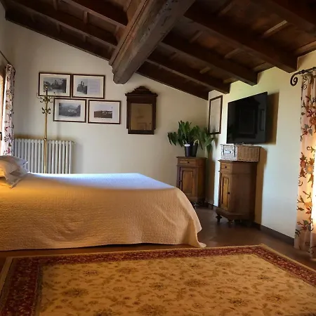 ベッド・アンド・ブレックファスト Castello Di 4*