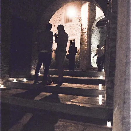 ベッド・アンド・ブレックファスト Castello Di Cernusco Lombardone